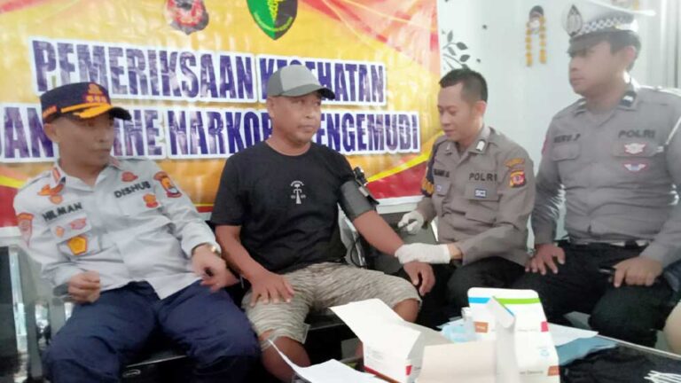 Jelang Arus Mudik Puluhan Sopir Bus Di Kabupaten Cirebon Jalani Tes Urine