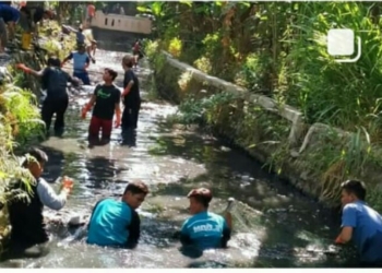 Banom NU Peduli Bersihkan Sampah Saluran Air