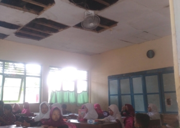 Kondisi SDN 1 Bahayakan Siswa