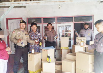 Polisi Amankan Ribuan Botol Miras