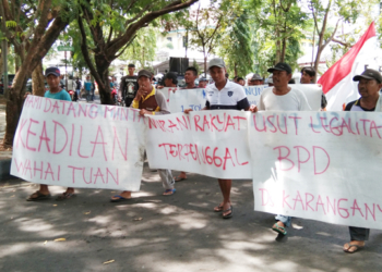 Warga Karanganyar Kembali Demo