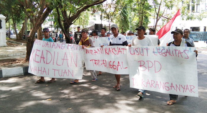 Warga Karanganyar Kembali Demo