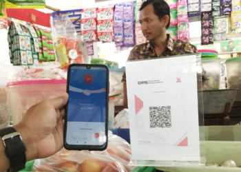 Pedagang Pasar Gunungsari Pakai E-Retribusi