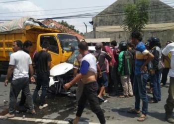 Sambar Motor dan Truk Sampah, Suami Tewas, Istri Kritis