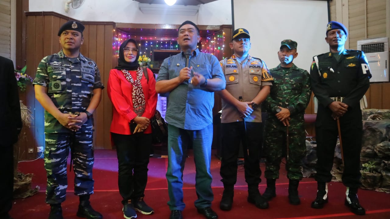 Walikota Cirebon Monitor Pelaksanaan Malam Misa Natal 1