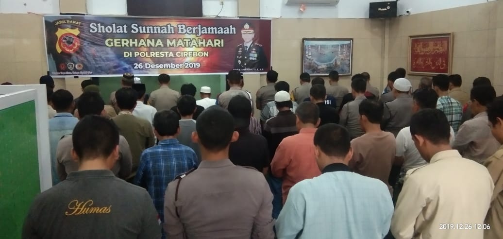 Polresta Cirebon Laksanakan Shalat Gerhana Matahari