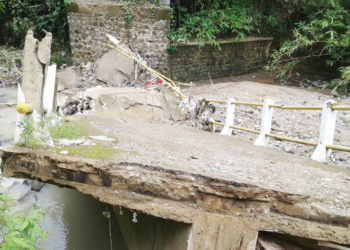Jembatan Ciherang Sukahaji Ambruk