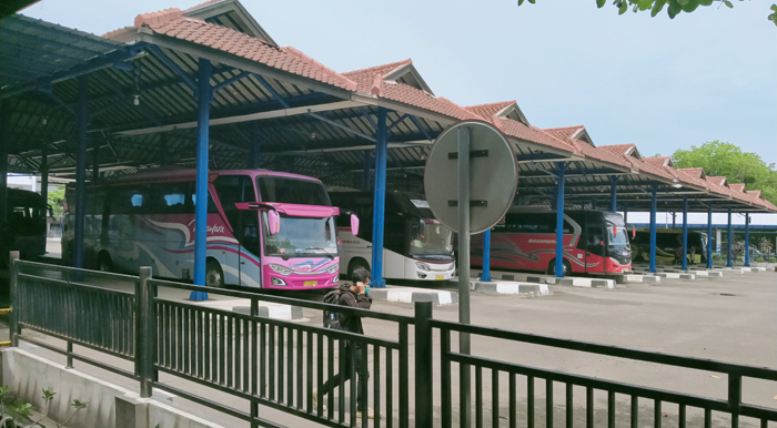 Banyak Bus AKDP Tak Layak Jalan Masuk Terminal Cirebon 1