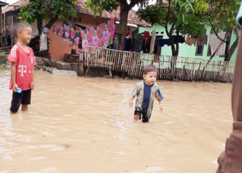 Singaraja Meluap, 80 Persen Desa Japurabakti Terendam