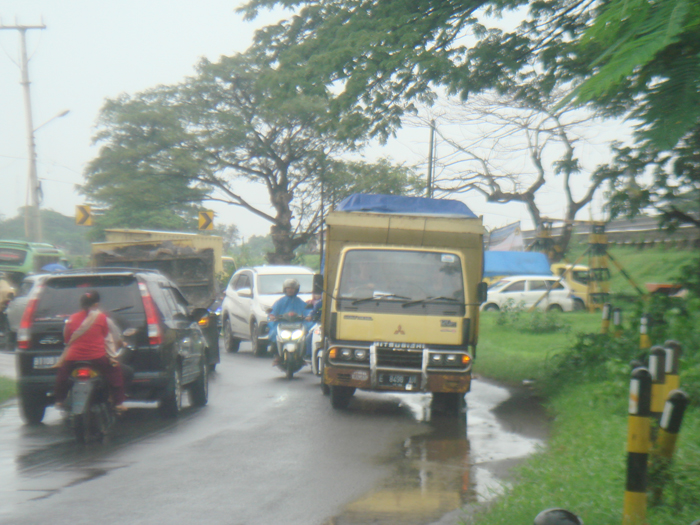 Besi Pembatas Jalan Terlalu Tinggi