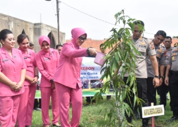 Polresta Cirebon Tanam 1500 Bibit Pohon