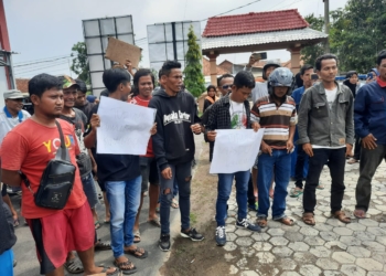 Diduga Hamili Istri Warga, Kuwu Kalimukti Dituntut Mundur