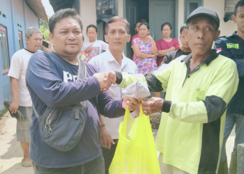 Berbagai Elemen Lokal dan Luar Daerah Bahu Membahu Bantu Korban Banjir Kota Cirebon