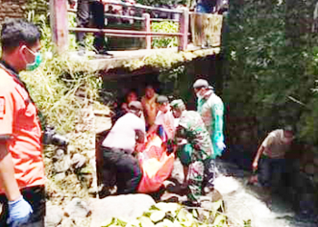 Foto Tewas di Sungai