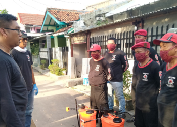 PDIP Kota Cirebon Cicip Awaludin memberikan arahan kepada Satgas Cakrabuana