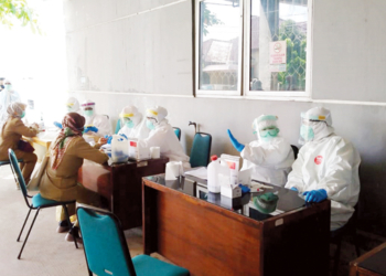 Petugas Jalani Rapid Test