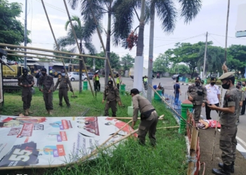 Ratusan Baliho Liar Ditertibkan