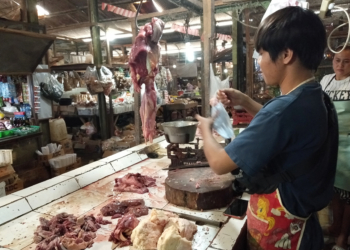 PMI Kabupaten Cirebon Bagikan Air Bersih di Suranenggala