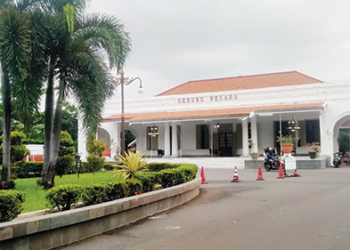 Tak Dapat Pendopo Kabupaten Cirebon, Gedung Negara pun Jadi