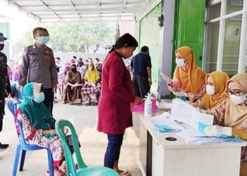 Wakil Bupati Cirebon Hadiri Pengobatan Gratis di Desa Banjarwangunan