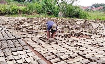 Industri Genteng Jatiwangi Terkendala Tenaga Kerja