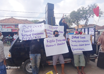 Tuntut Stop Pungli, Massa Geruduk Puskesmas Jagapura