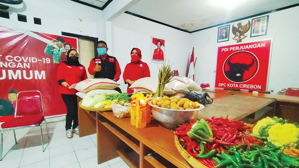 Bantu Warga, PDIP Kota Cirebon Buka Dapur Umum 1