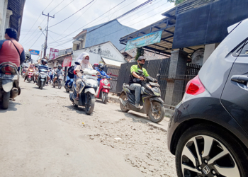 Wajah Destinasi Wisata Ikonik Cirebon, Jalanan Syekh Datul Kahfi Rusak, Perajin Malu dan Warga Mengeluh