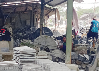 Limbah Batu Alam Akhirnya Dibiarkan Cemari Sungai