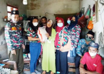 Laskar Merah Putih Bantu Pasangan Lansia