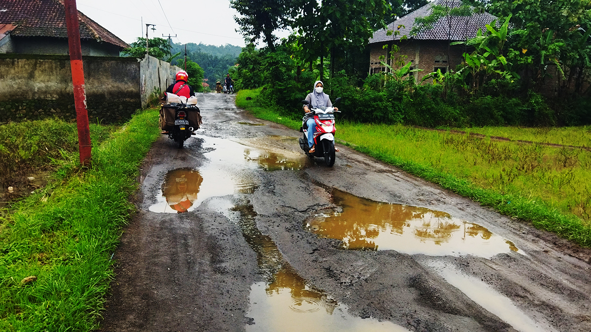 Banyak Jalan Rusak, Anggaran Pemeliharaan DPUTR Cirebon Diperbesar