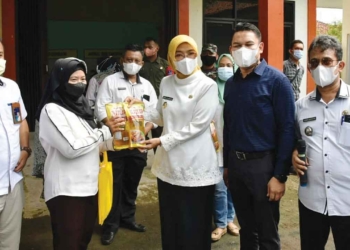 Pemkab Cirebon Distribusikan 10 Ribu Liter Minyak Goreng