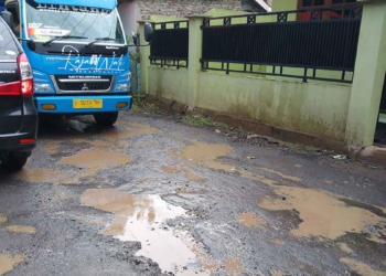 Akses Jalan Kampung Wisata Rotan Cirebon Rusak