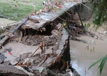 Sungai Soka Meluap, Jembatan Ambruk