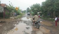 jalan rusak 1 Suara Cirebon