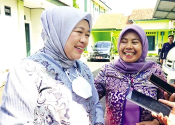 Anggota Fraksi PKB DPRD Jabar, Hj Yuningsih (kanan)