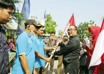 Gerakan-Pembagian-10-Juta-Bendera-Merah-Putih