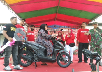Tebar Hadiah, Ribuan Warga Tegalgubug Lor Peringati HUT ke-77 RI