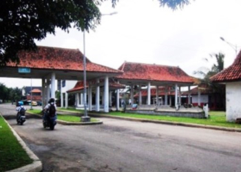 Supir-angkot-enggan-masuk-terminal