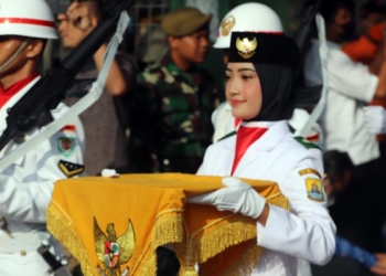 Upacara-Peringatan-HUT-ke-77-Republik-Indonesia-tingkat-Kabupaten-Cirebon-di-Lapangan-Ranggajati