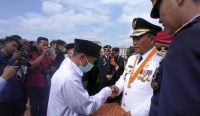 Wali-Kota-Cirebon-H-Nashrudin-Azis-memberikan-remisi-umum-kepada-warga-binaan-Lapas-Kelas-I-Cirebon-secara-simbolis-usai-upacara-HUT-ke-77-Kemerdekaan-RI
