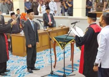 pelantikan-ketua-dprd-kota-cirebon-ruri