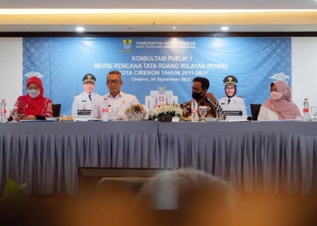 Sekda-Kota-Cirebon-Memimpin-Konsultasi-Publik-Revisi-RTRW-Tahun-2011-2013