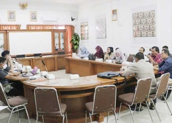 komisi-iii-dprd-kota-cirebon-raker-dengan-bpjs-dan-dinas-kesehatan