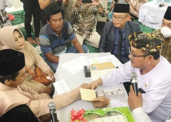 Bupati-Cirebon-jadi-Penghulu-Nikah-Massal-Pada-Peringatan-HSN