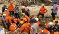 MENGHARUKAN, Jasad Ibu dan Anak Balita Korban Gempa Cianjur Ditemukan Berpelukan Terkubur Tanah Longsor