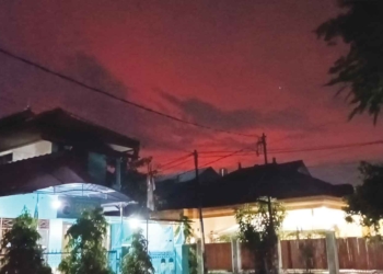 GEGER! Langit Cirebon Berwarna Merah, Pertanda Apa ya?