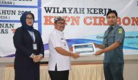 Bupati Cirebon Serahkan DIPA dan Buku TKD 2023
