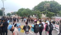 Mahasiswa Majalengka Tolak Pengesahan KUHP, Jalan Utama Ditutup