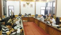 Sengekta Lahan, Komisi I DPRD Kabupaten Cirebon Pertemukan Warga dan PT KAI